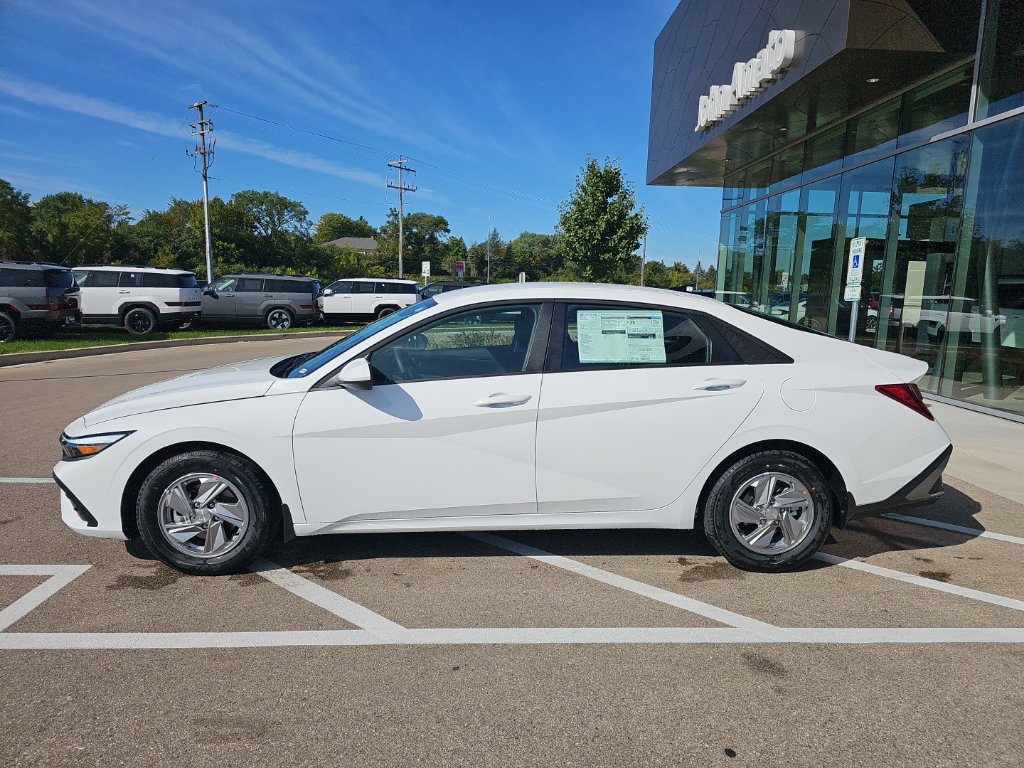 New 2026 Hyundai Elantra SE FWD image 2