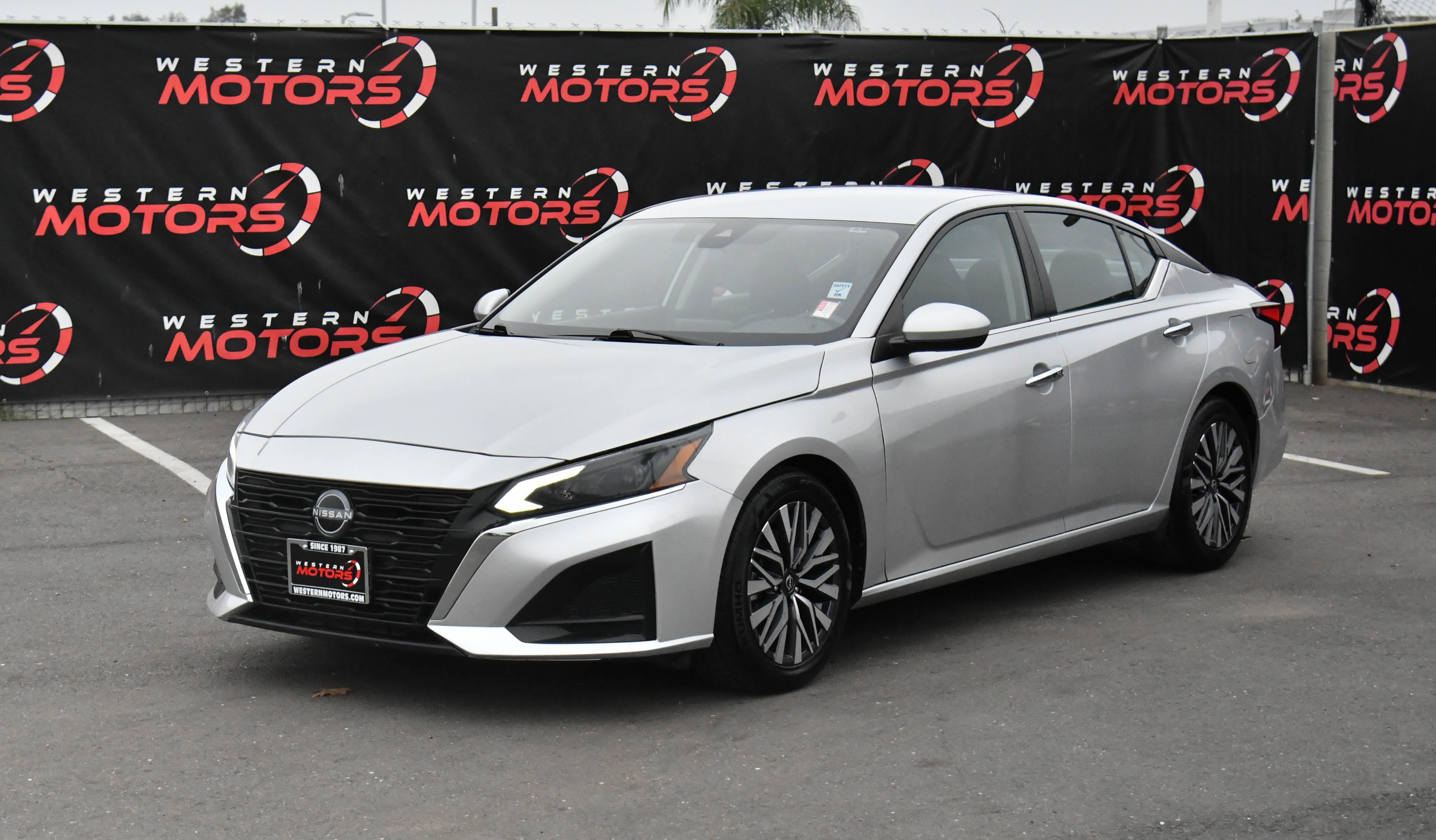 Used 2023 Nissan Altima 2.5 SV image 3