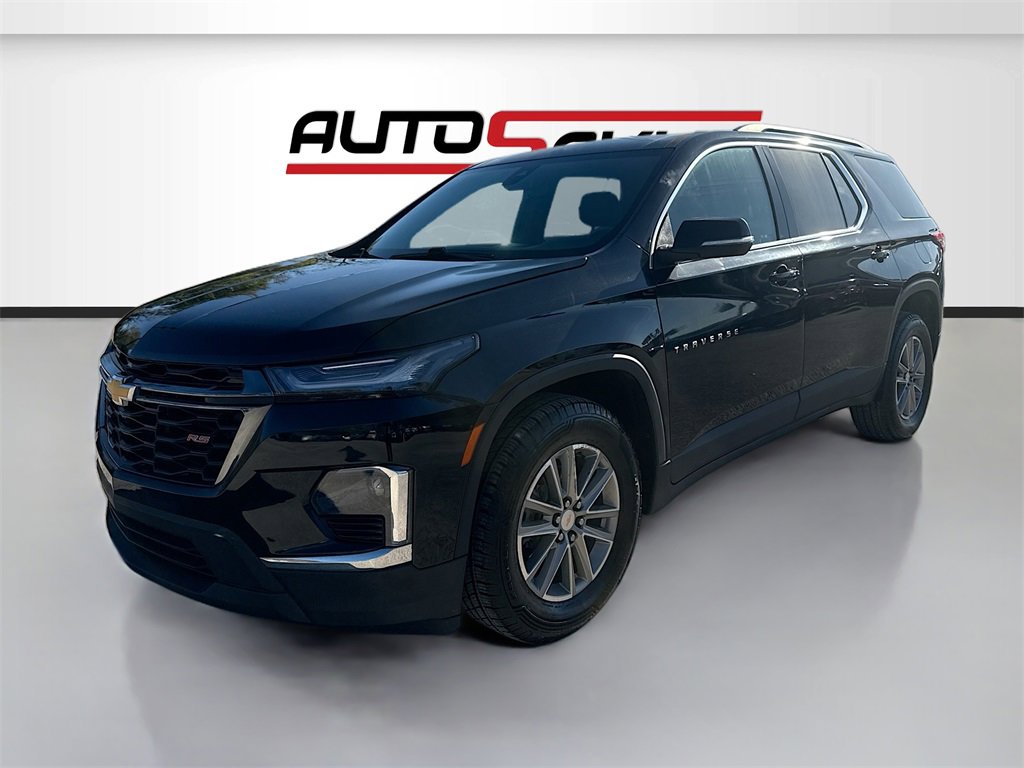 Used 2023 Chevrolet Traverse LT image 3