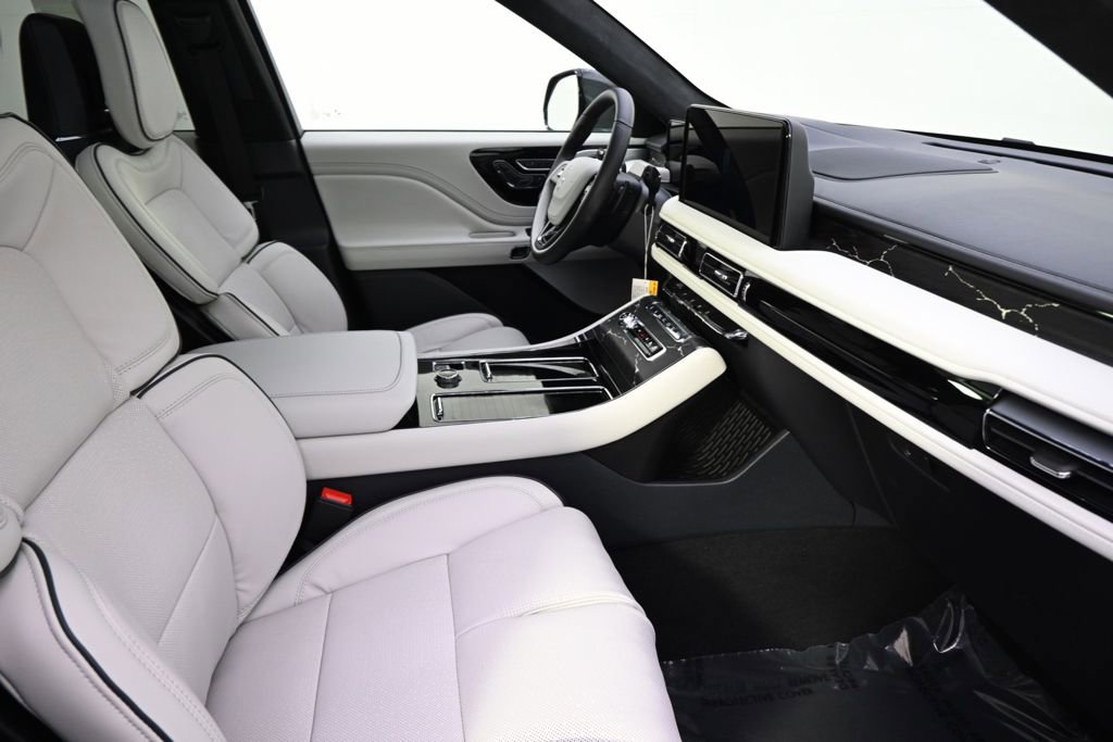 New 2026 Lincoln Aviator Black Label w/ Jet Appearance Package image 16