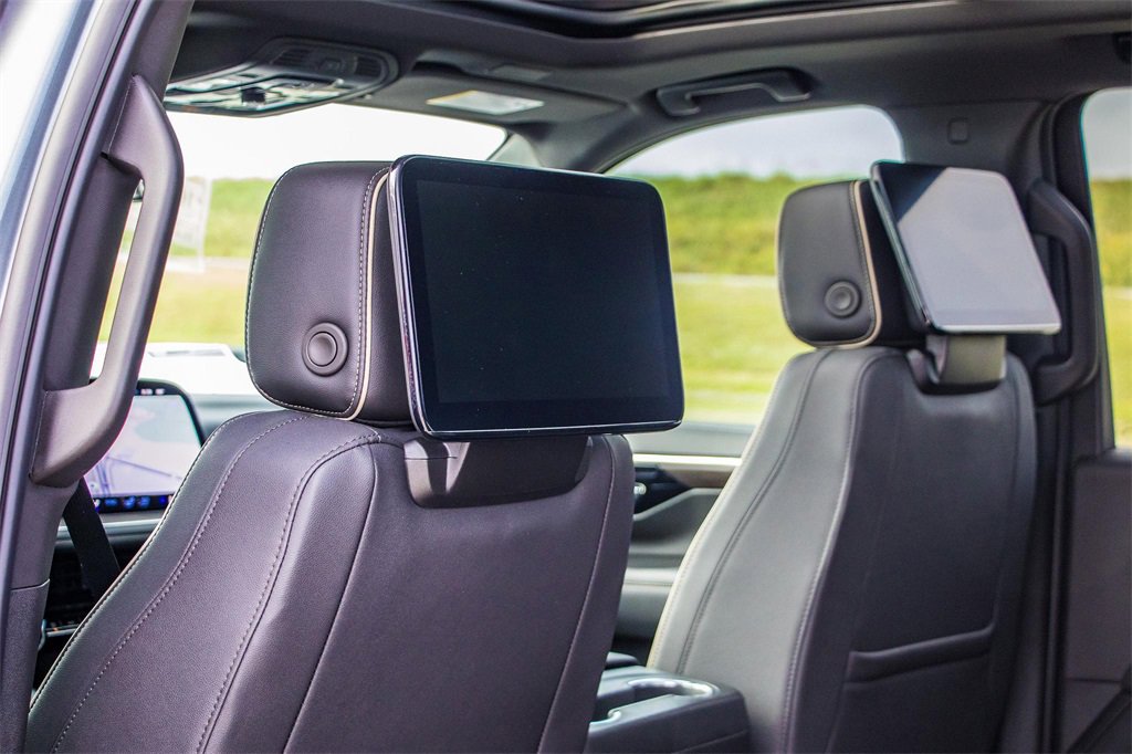New 2026 Chevrolet Suburban Premier image 23