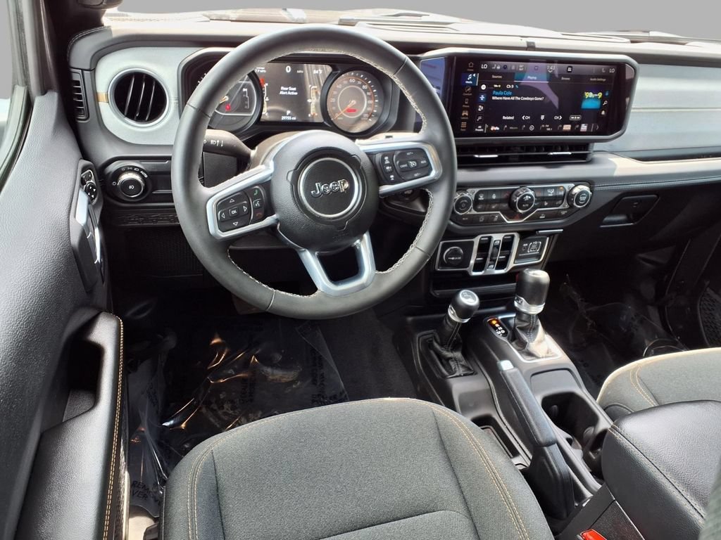Used 2025 Jeep Wrangler Unlimited Sahara AWD/4WD image 4