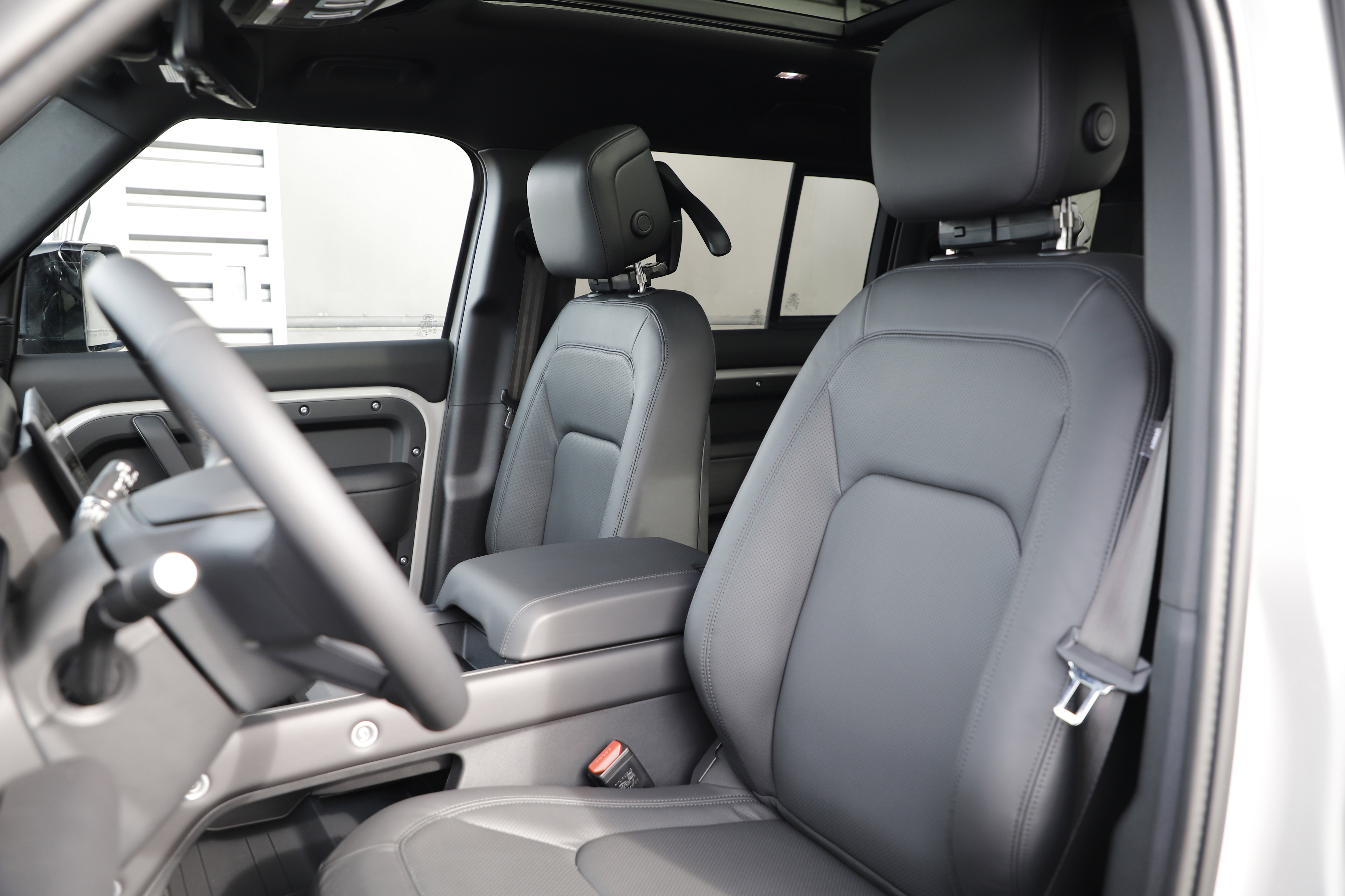 New 2026 Land Rover Defender 110 X-Dynamic SE image 17