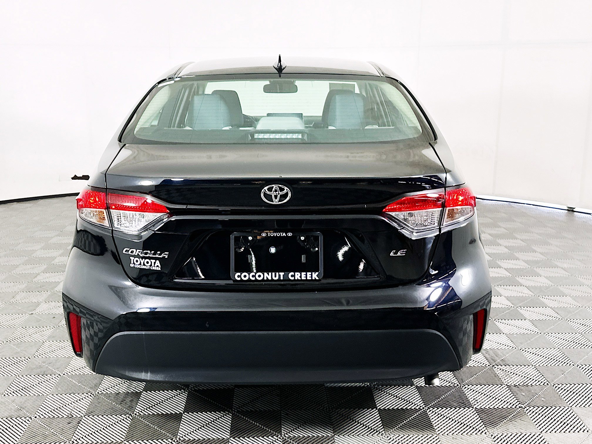 Used 2025 Toyota Corolla LE image 4