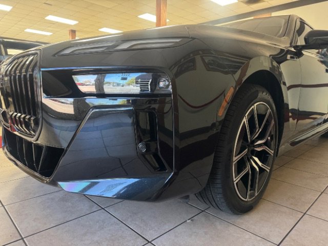 Used 2025 BMW i7 xDrive60 AWD/4WD image 5