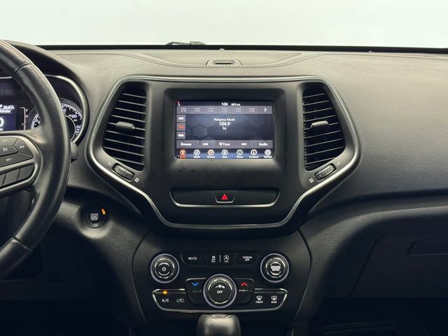 Used 2019 Jeep Cherokee Latitude Plus image 4