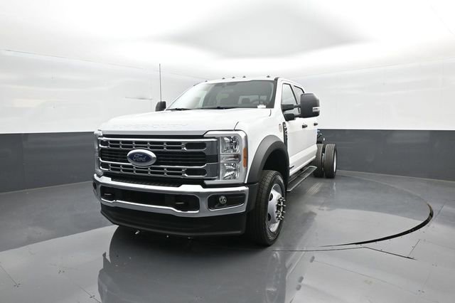New 2026 Ford F450 XL w/ XL Chrome Package image 3