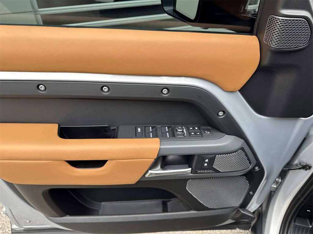 Used 2023 Land Rover Defender 110 X image 17