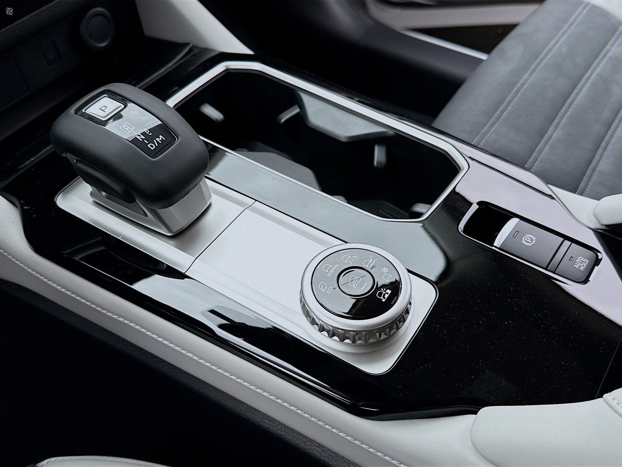 New 2026 Mitsubishi Outlander SE AWD/4WD image 12
