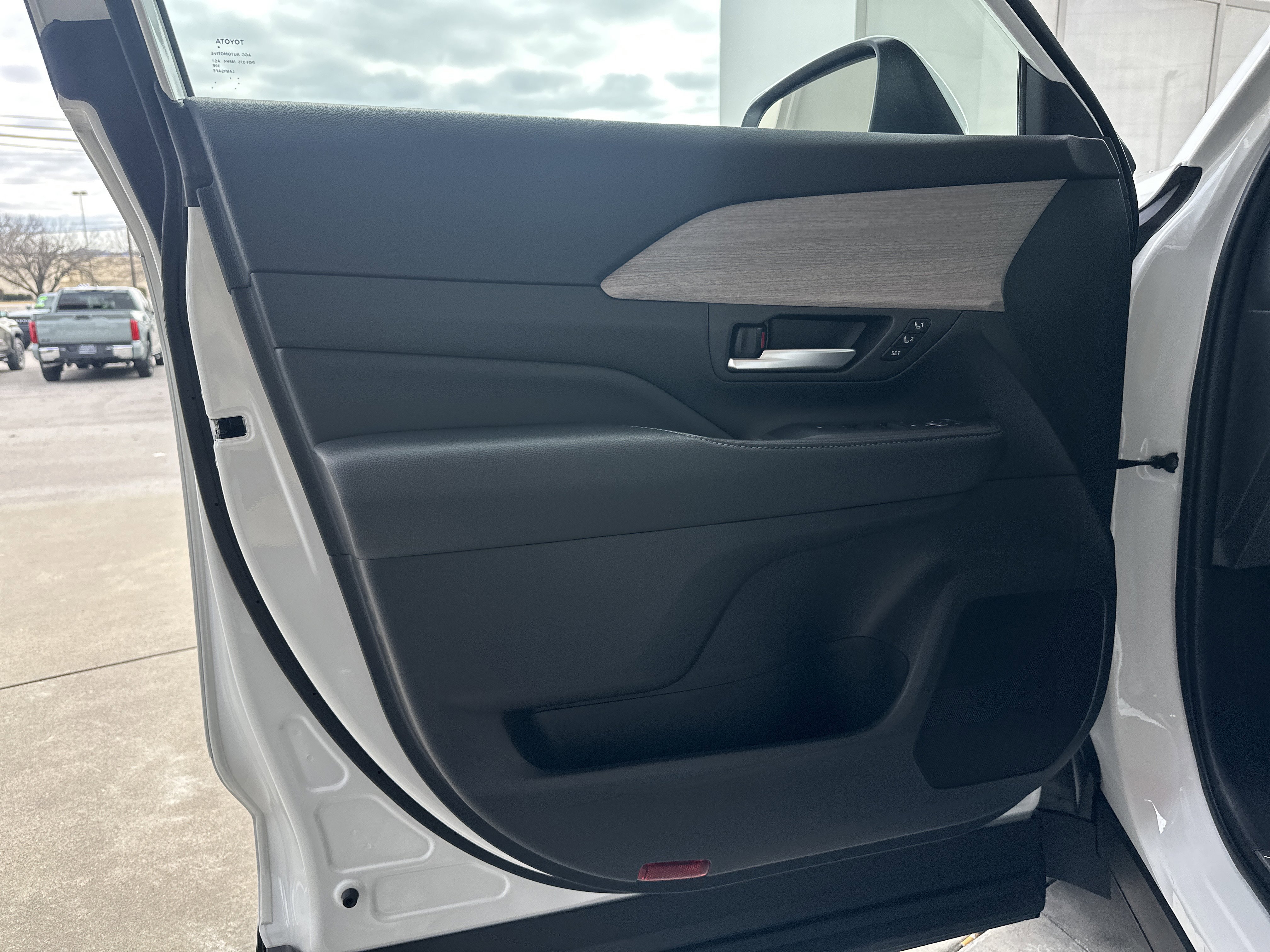 Certified 2024 Toyota Grand Highlander AWD image 9