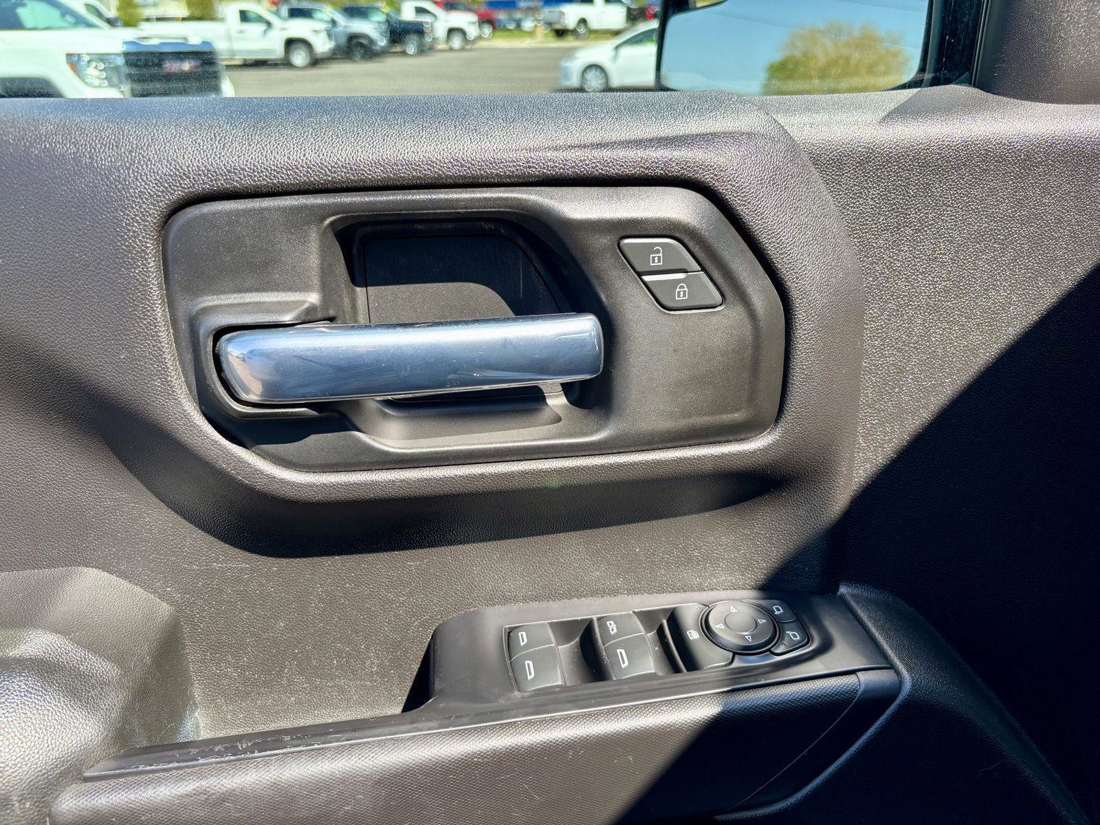 Used 2020 Chevrolet Silverado 1500 Custom w/ Custom Value Package AWD/4WD image 28