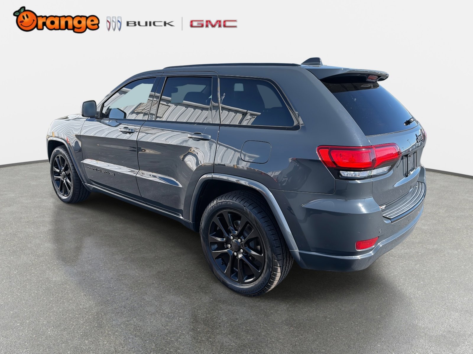 Used 2018 Jeep Grand Cherokee Altitude image 5