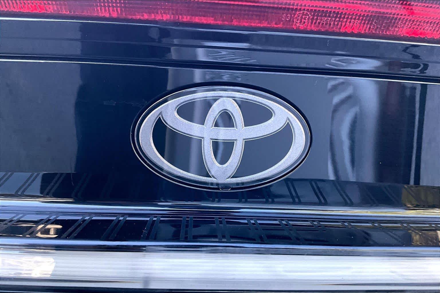 Used 2026 Toyota Prius Plug-In Hybrid FWD image 31