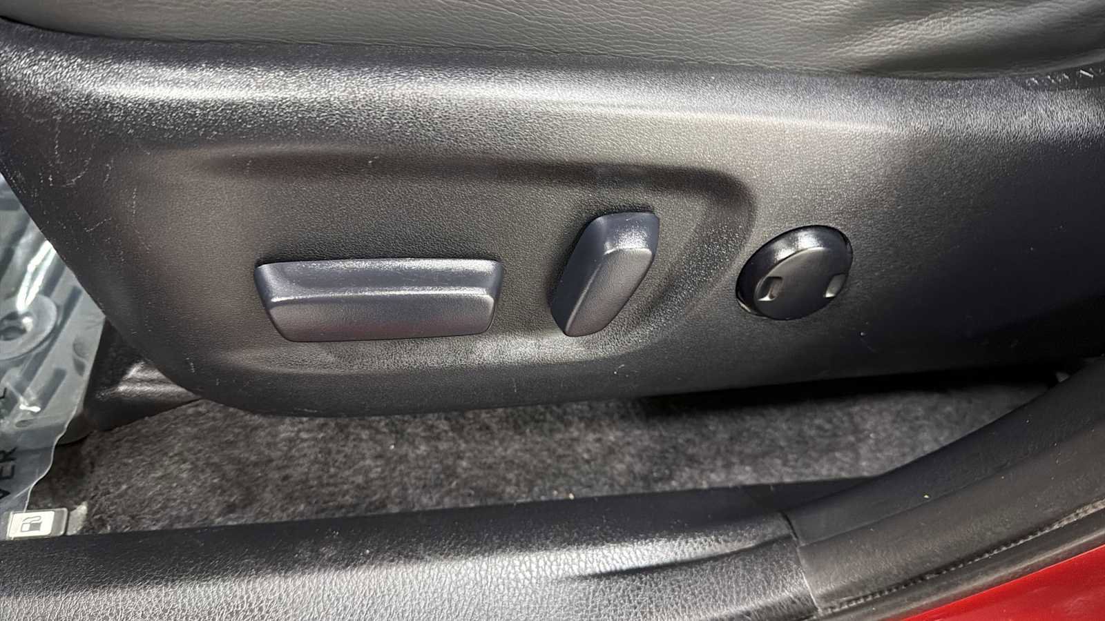 Used 2013 Toyota RAV4 Limited AWD/4WD image 14