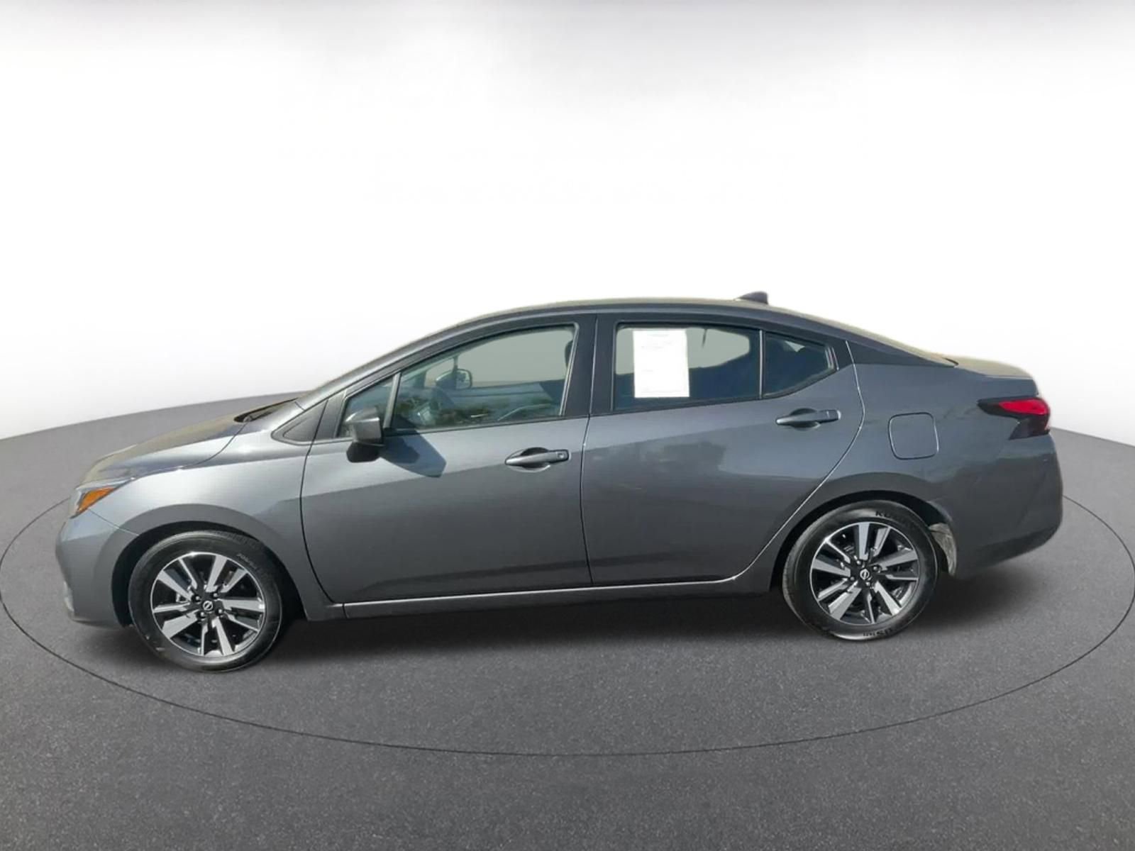 Used 2025 Nissan Versa SV image 9