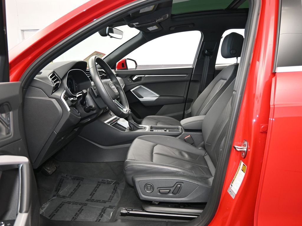 Used 2025 Audi Q3 2.0T Premium image 12