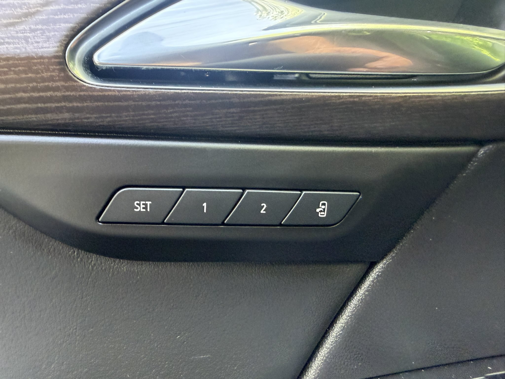 Used 2023 Buick Envision Avenir AWD/4WD image 20