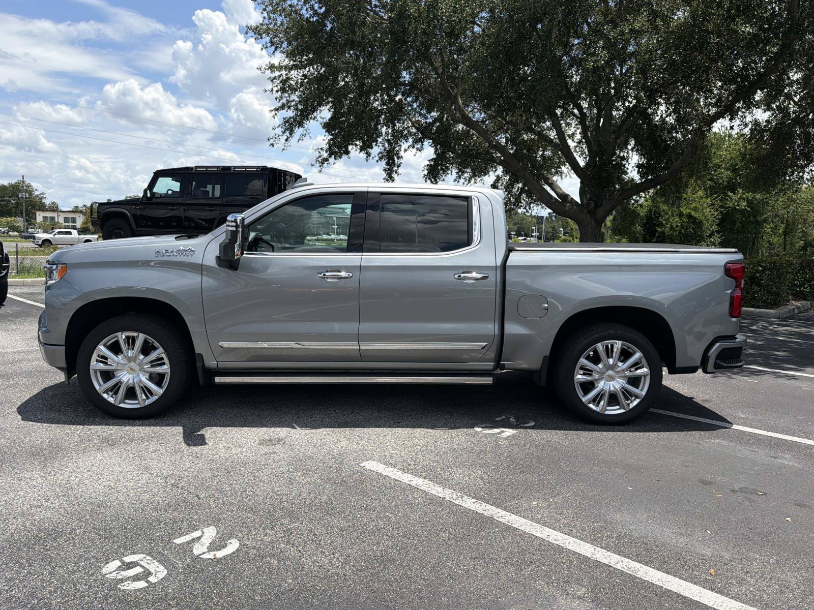 Used 2024 Chevrolet Silverado 1500 High Country w/ High Country Premium Package AWD/4WD image 7