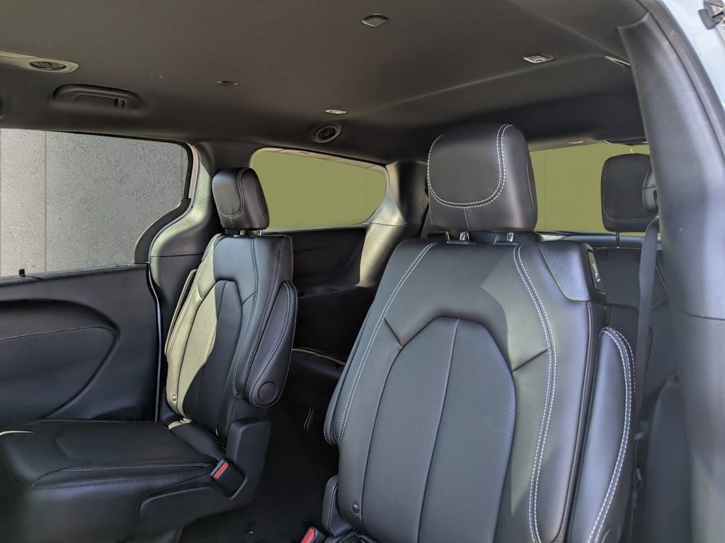 New 2026 Chrysler Pacifica Select FWD image 8
