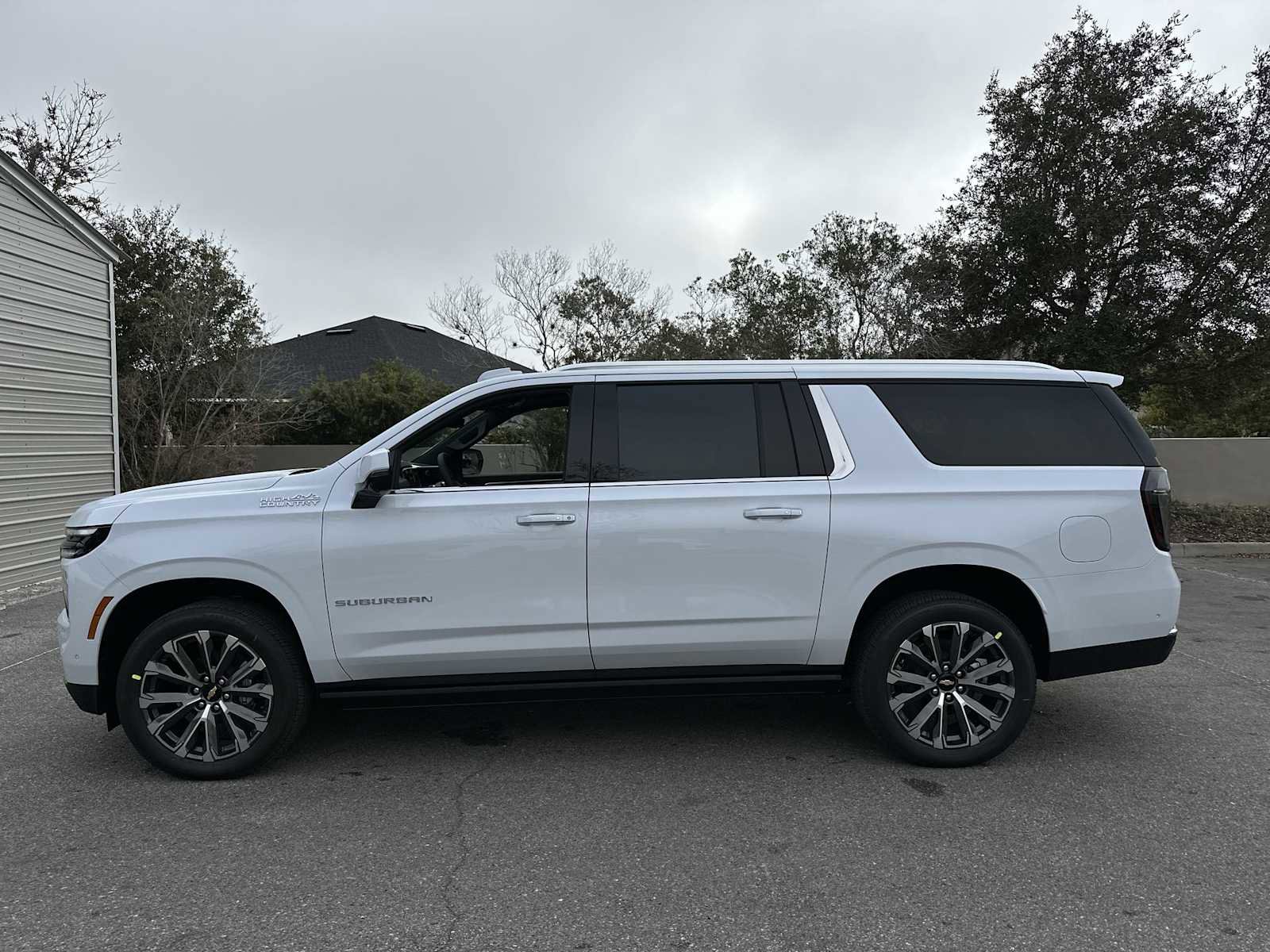 New 2026 Chevrolet Suburban High Country image 3