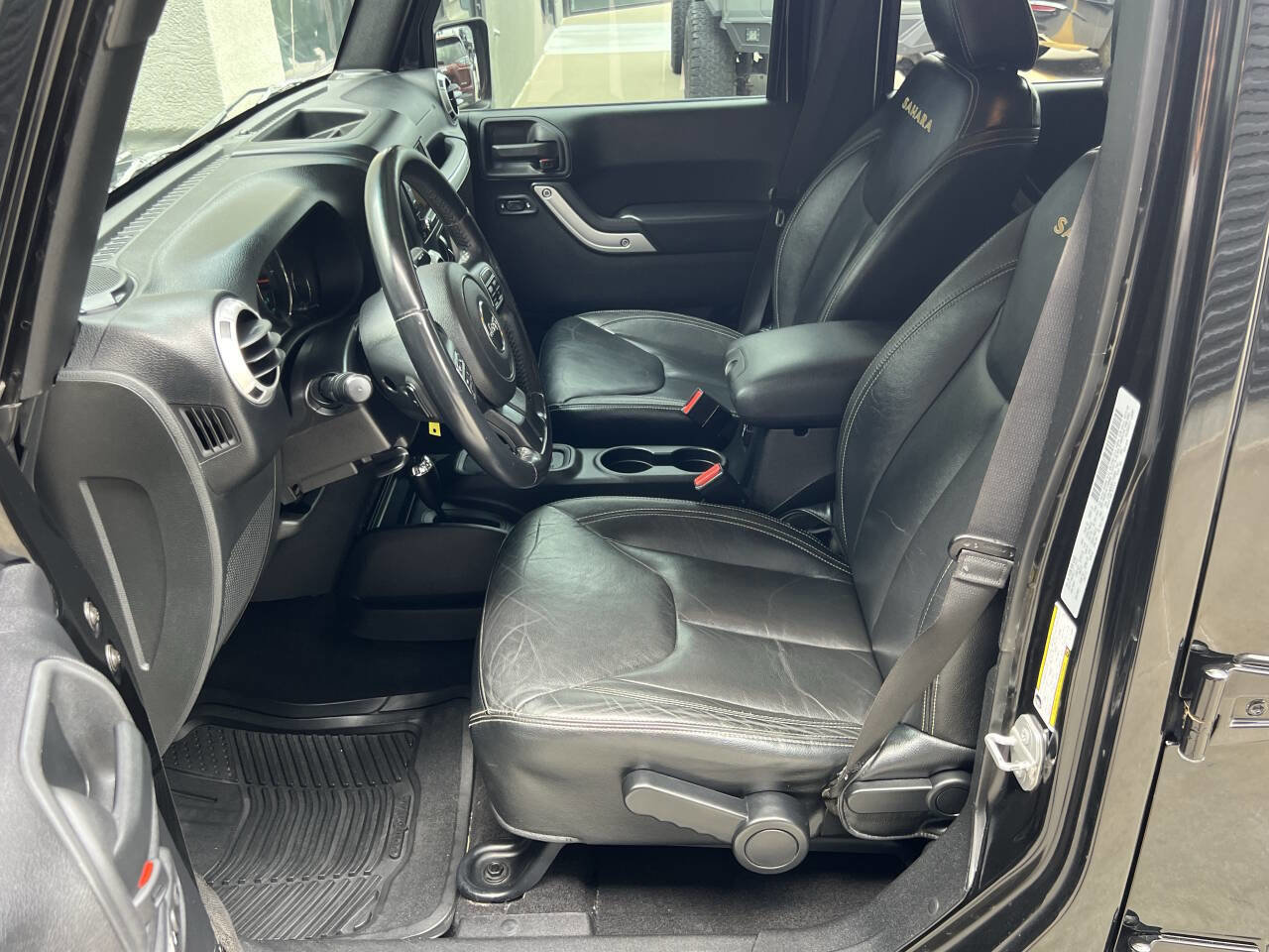 Used 2015 Jeep Wrangler Unlimited Sahara w/ Connectivity Group image 16