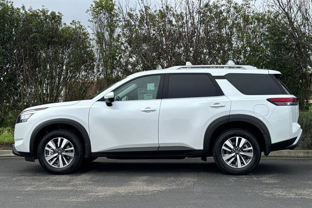 New 2025 Nissan Pathfinder SL image 7