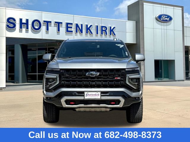 Used 2025 Chevrolet Suburban Z71 image 2