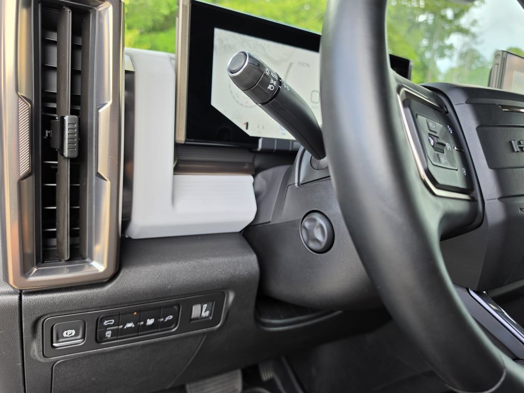 Used 2025 GMC Hummer EV 2X w/ LPO, Dark Essentials Package AWD/4WD image 24