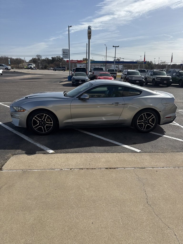 Used 2020 Ford Mustang Premium image 4