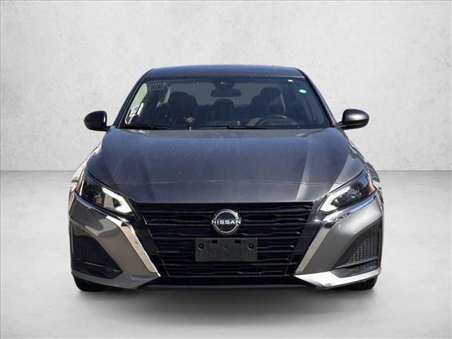 Used 2024 Nissan Altima 2.5 SV image 2