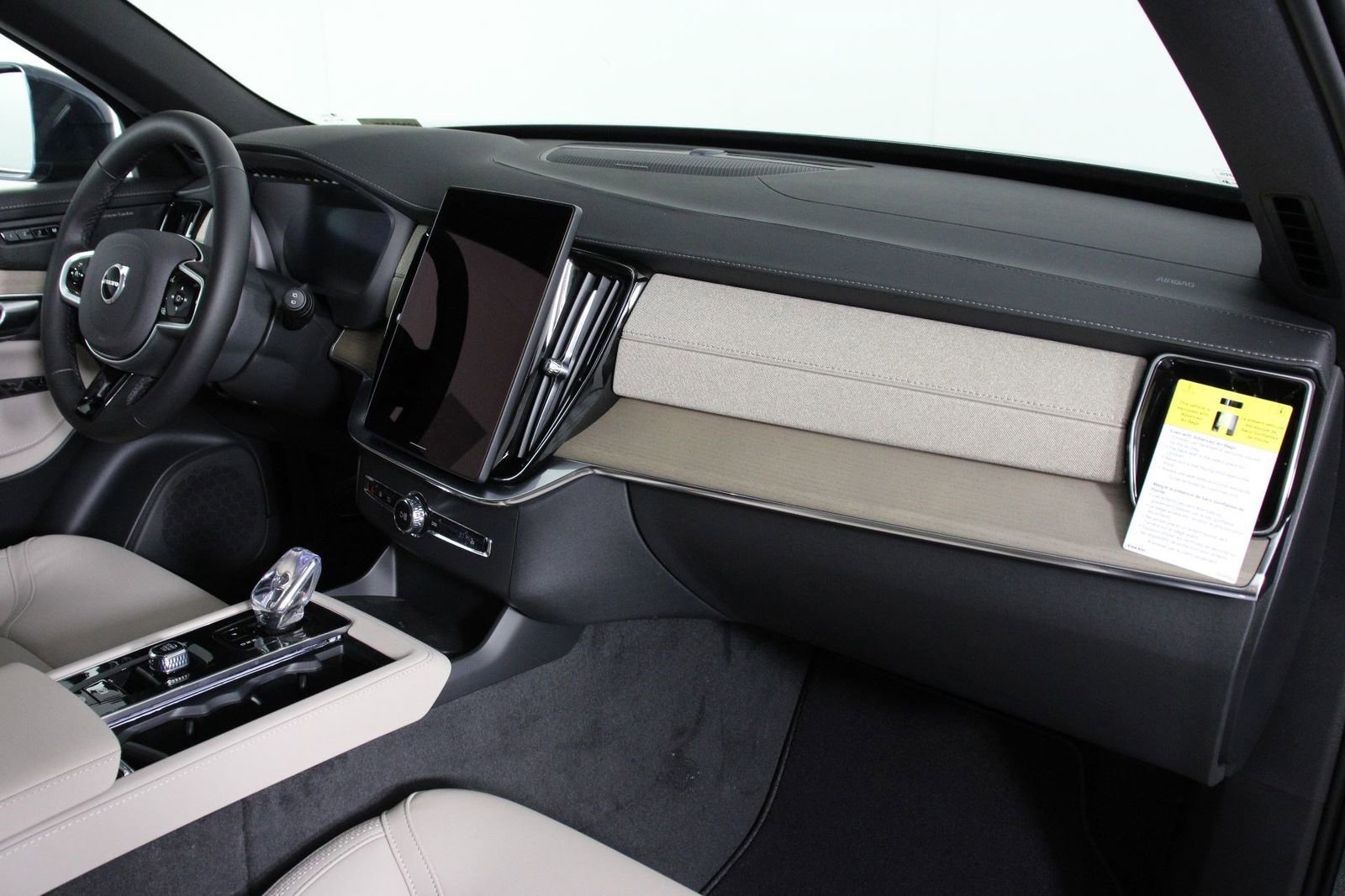 New 2026 Volvo XC90 T8 Plus image 9