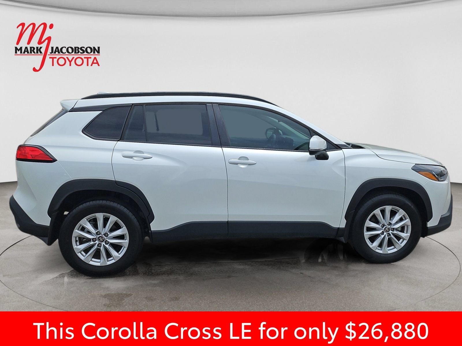 Used 2024 Toyota Corolla Cross LE w/ Moonroof Package FWD image 7