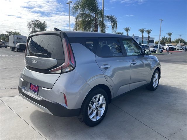 Used 2023 Kia Soul LX w/ LX Technology Package image 8