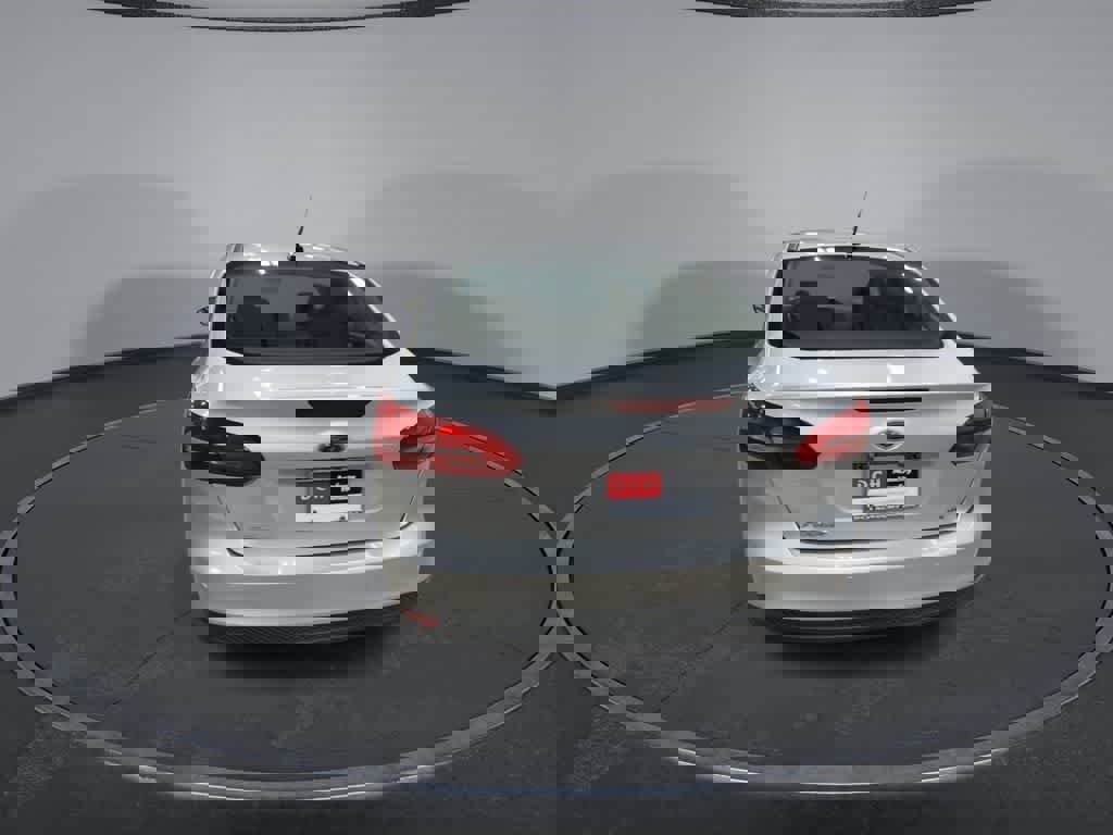 Used 2016 Ford Focus SE w/ SE Power Seat Package image 7