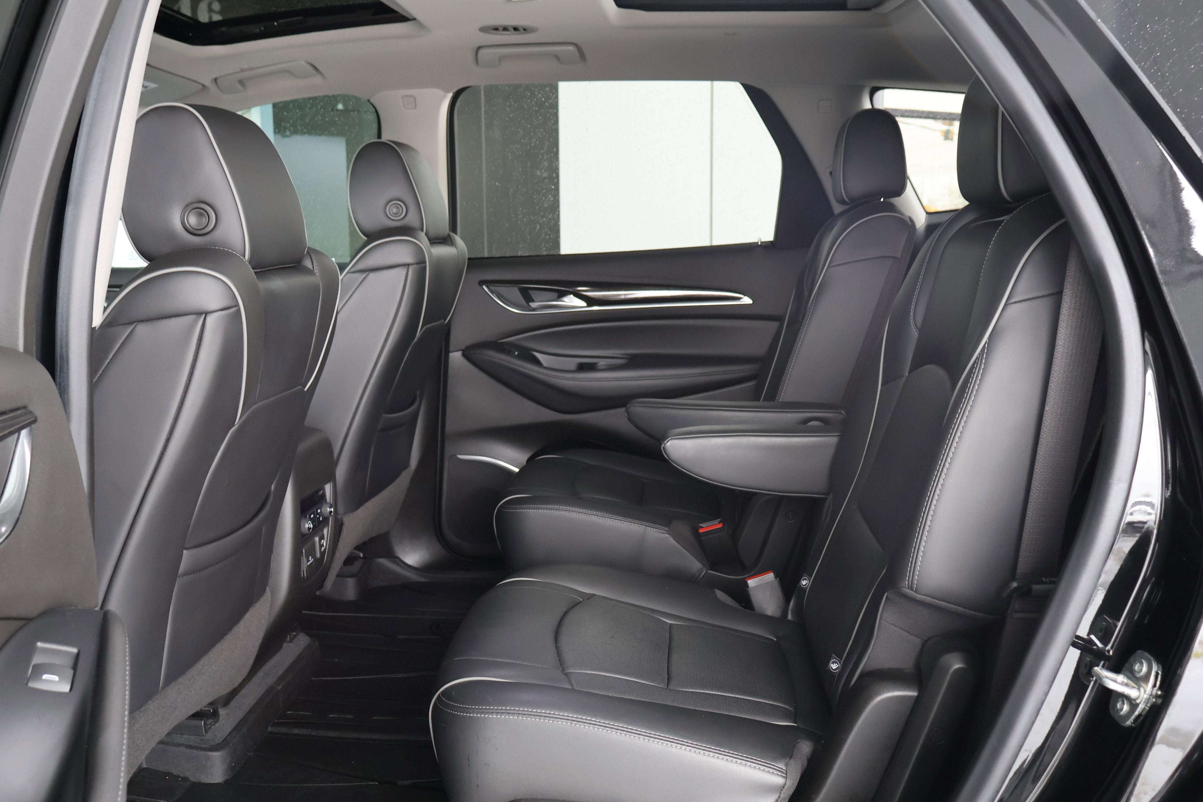 Used 2021 Buick Enclave Avenir w/ Avenir Technology Package image 17