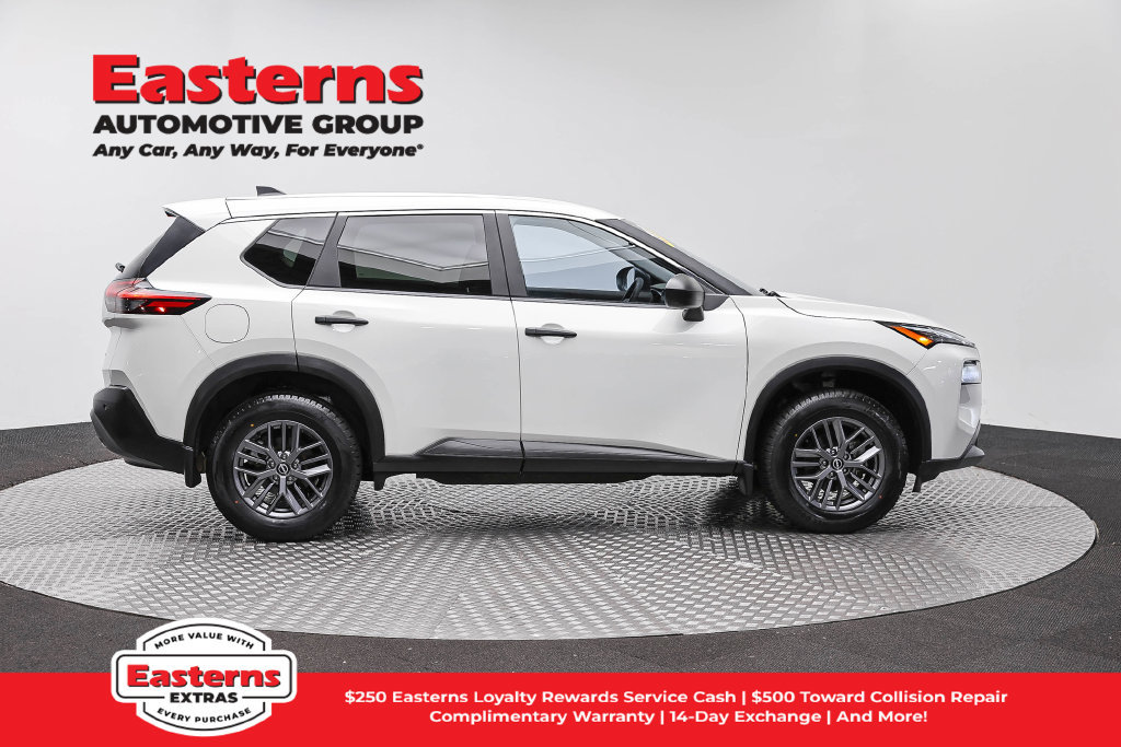 Used 2023 Nissan Rogue S AWD/4WD image 5