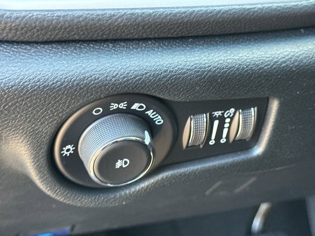New 2026 Chrysler Pacifica Select FWD image 27