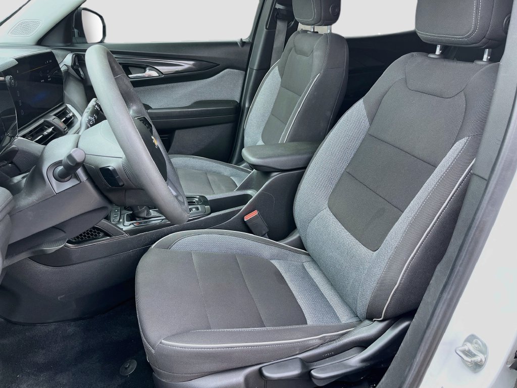 Used 2025 Chevrolet TrailBlazer LS w/ LS Convenience Package FWD image 19