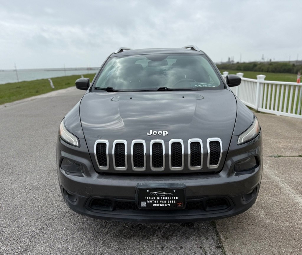 Used 2014 Jeep Cherokee Latitude w/ Comfort/Convenience Group FWD image 2