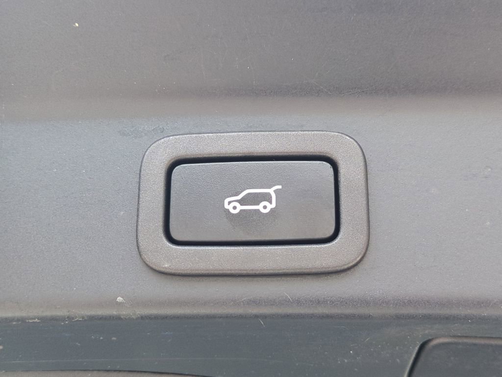 Used 2021 Jaguar F-PACE S image 15