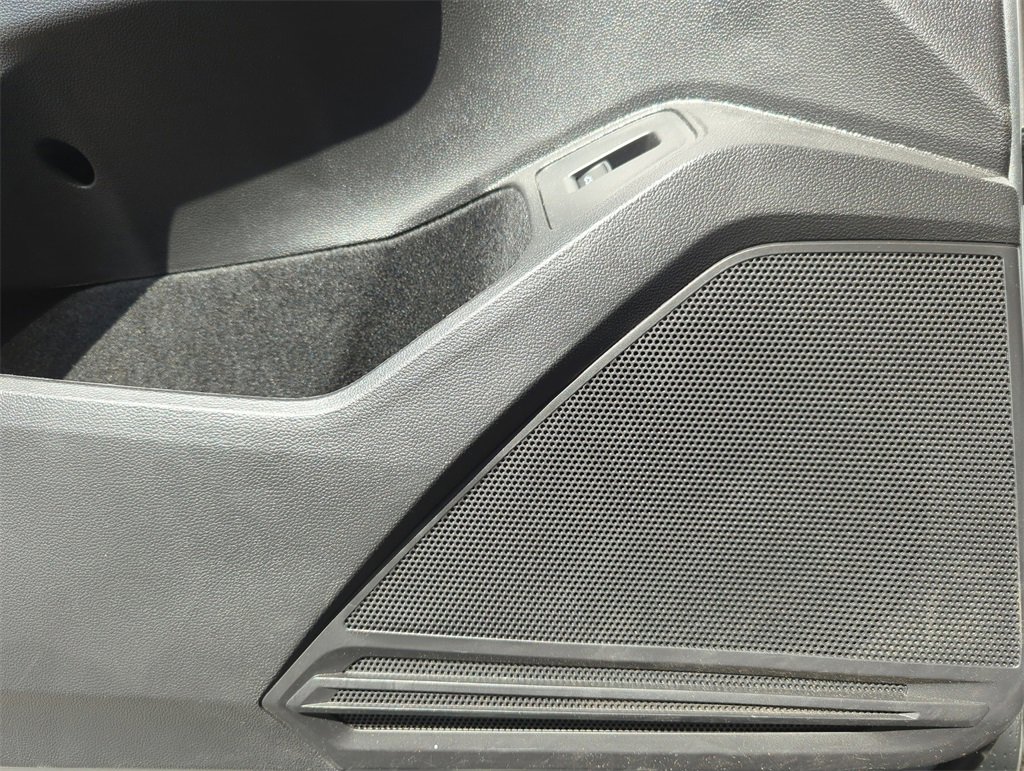 Used 2022 Volkswagen Tiguan SE R-Line image 33