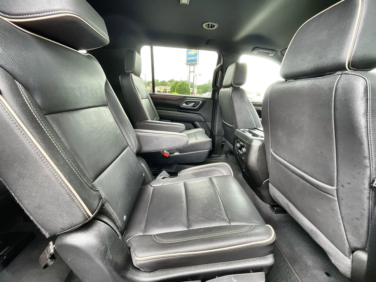 Used 2023 Chevrolet Suburban Premier AWD/4WD image 27