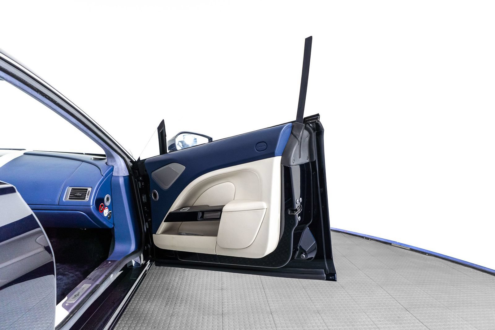 Used 2018 Aston Martin Lagonda RWD image 12