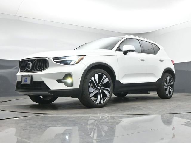 Used 2023 Volvo XC40 B5 Plus w/ Driver Assist Package AWD/4WD image 17