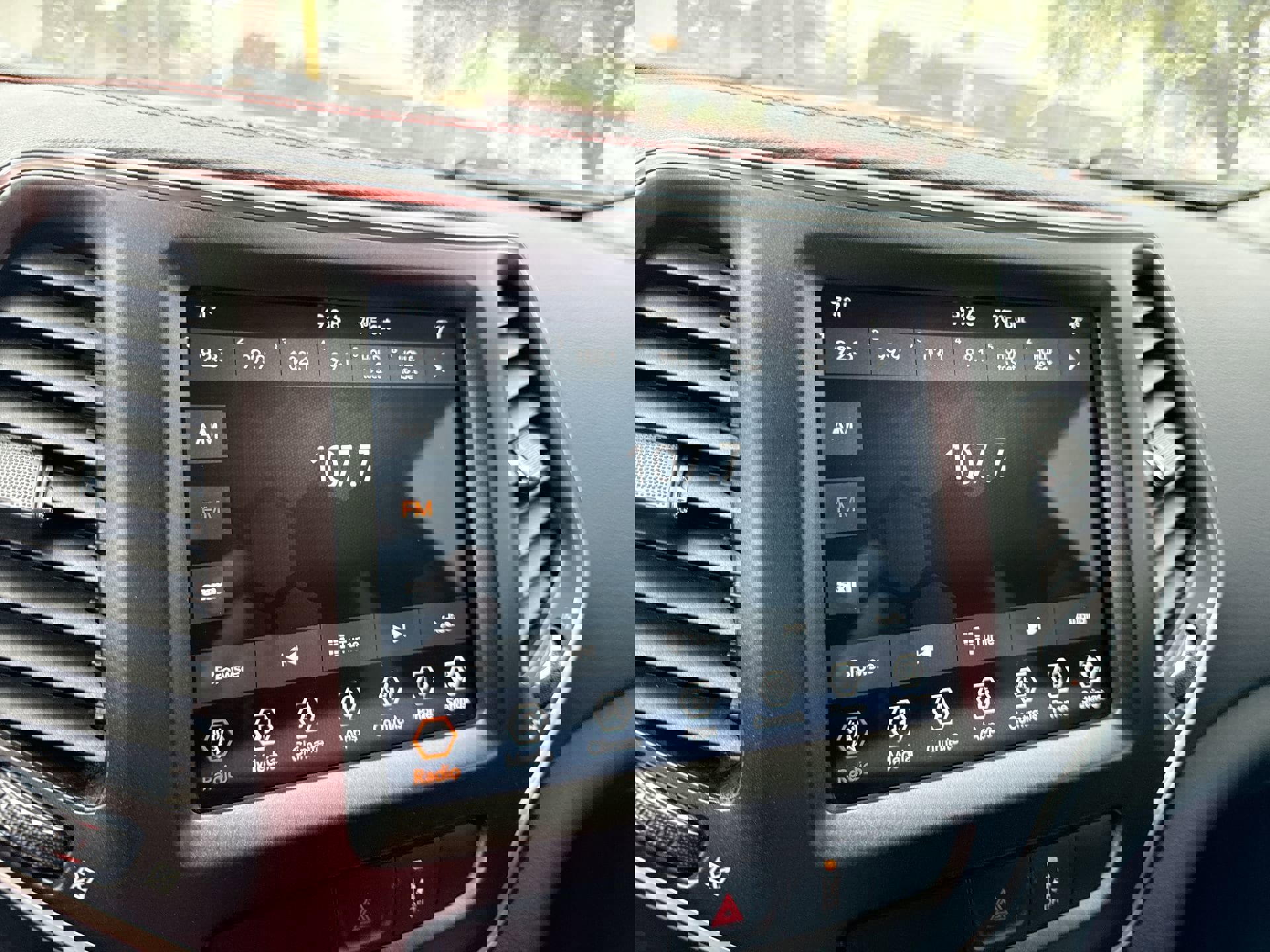 Used 2022 Jeep Cherokee Trailhawk image 12