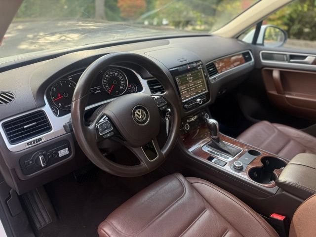Used 2013 Volkswagen Touareg TDI AWD/4WD image 10