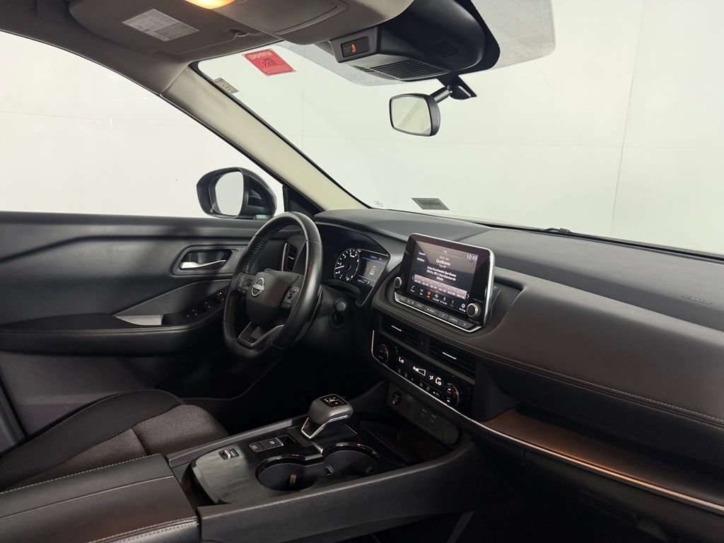 Used 2025 Nissan Rogue SV FWD image 29