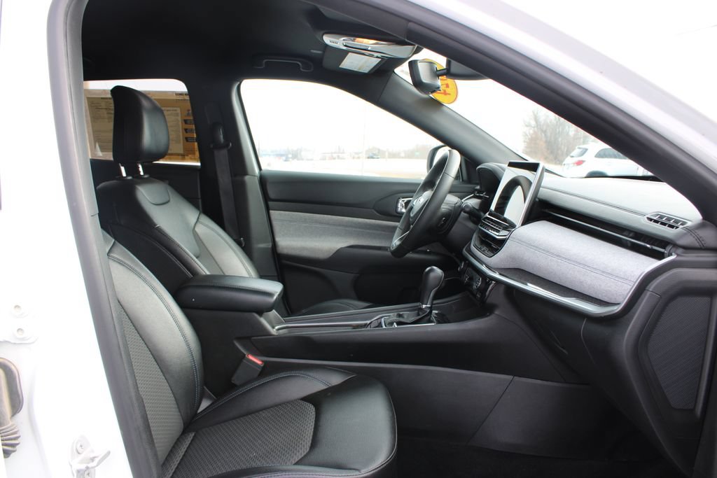Used 2024 Jeep Compass Latitude AWD/4WD image 23