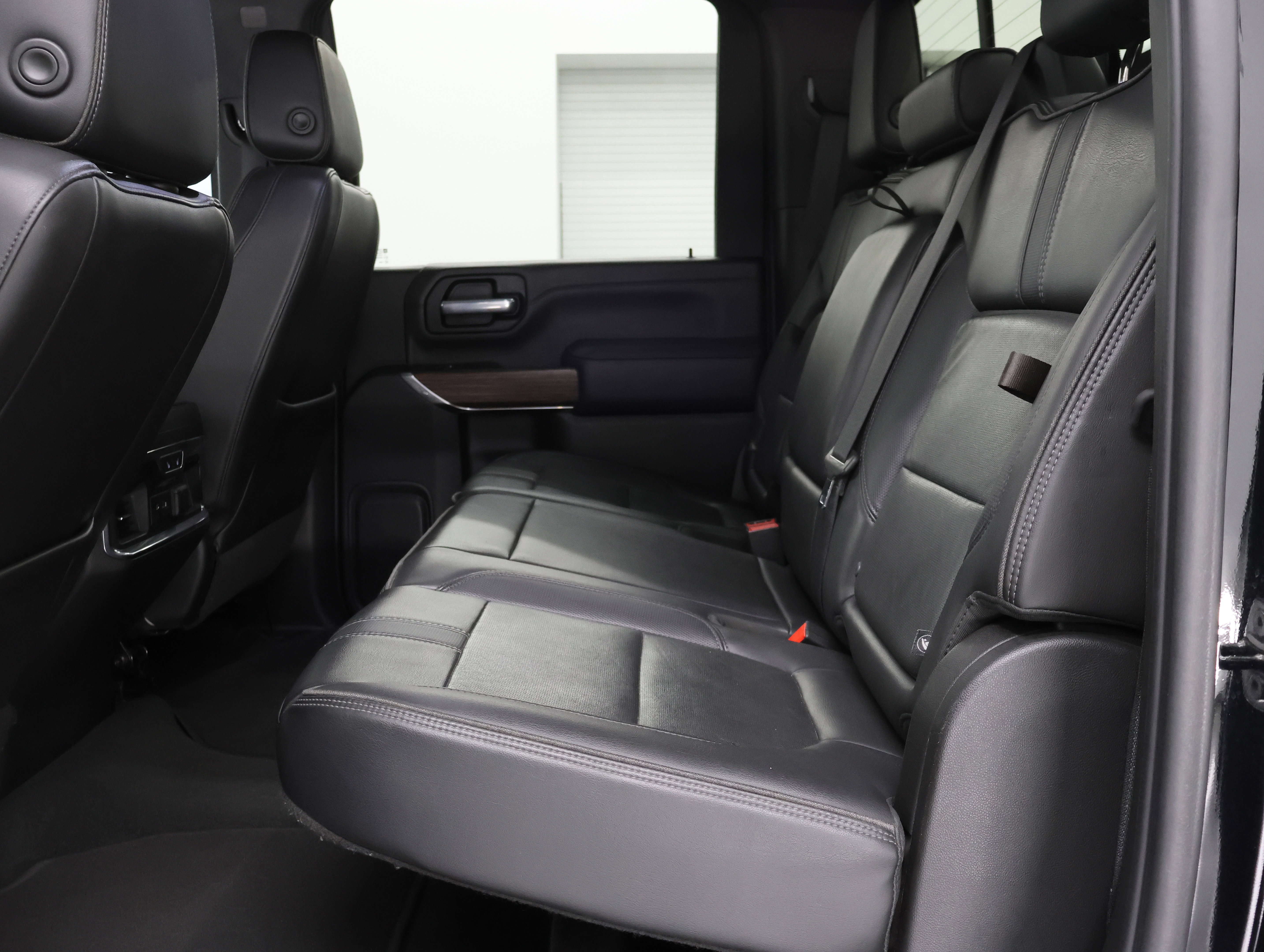 Used 2021 Chevrolet Silverado 2500 High Country w/ Z71 Off-Road Package image 9