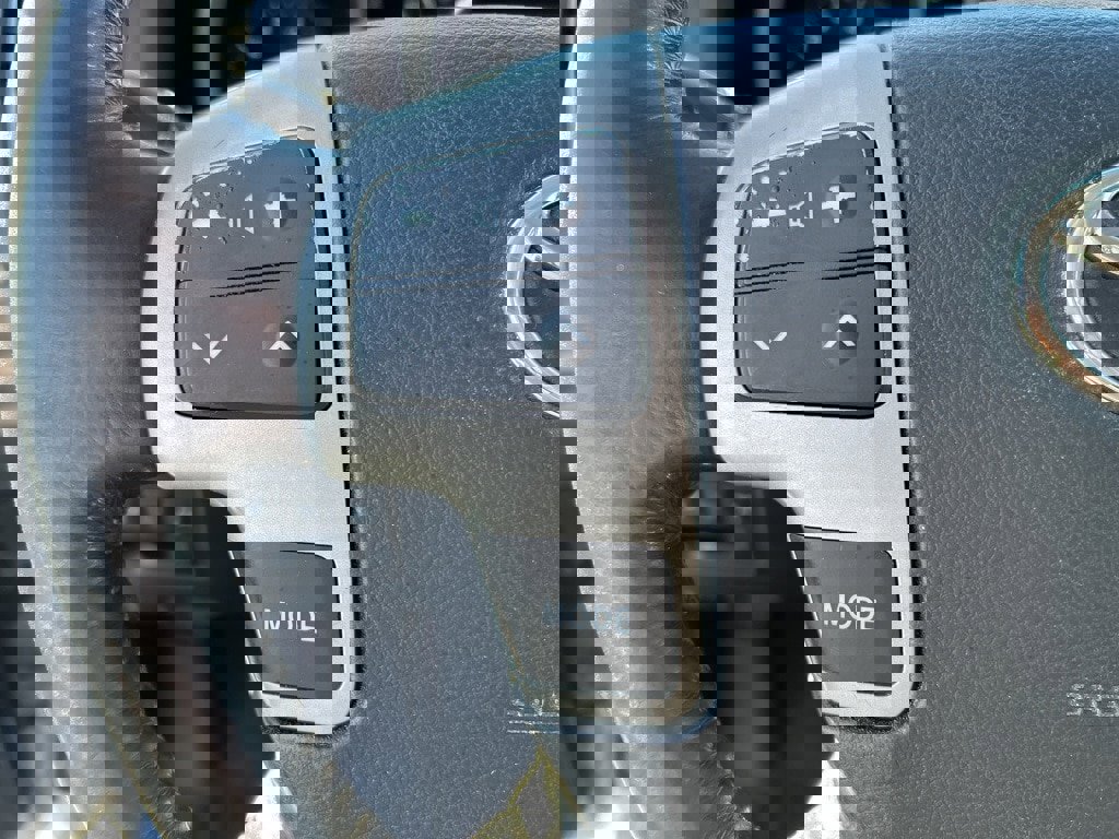 Used 2015 Toyota Land Cruiser image 8